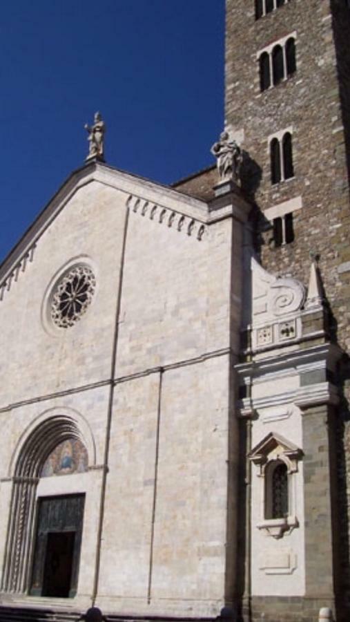 Appartement Cocoon, Atypical Flat In Historic Center & Breakfast à Sarzana Extérieur photo