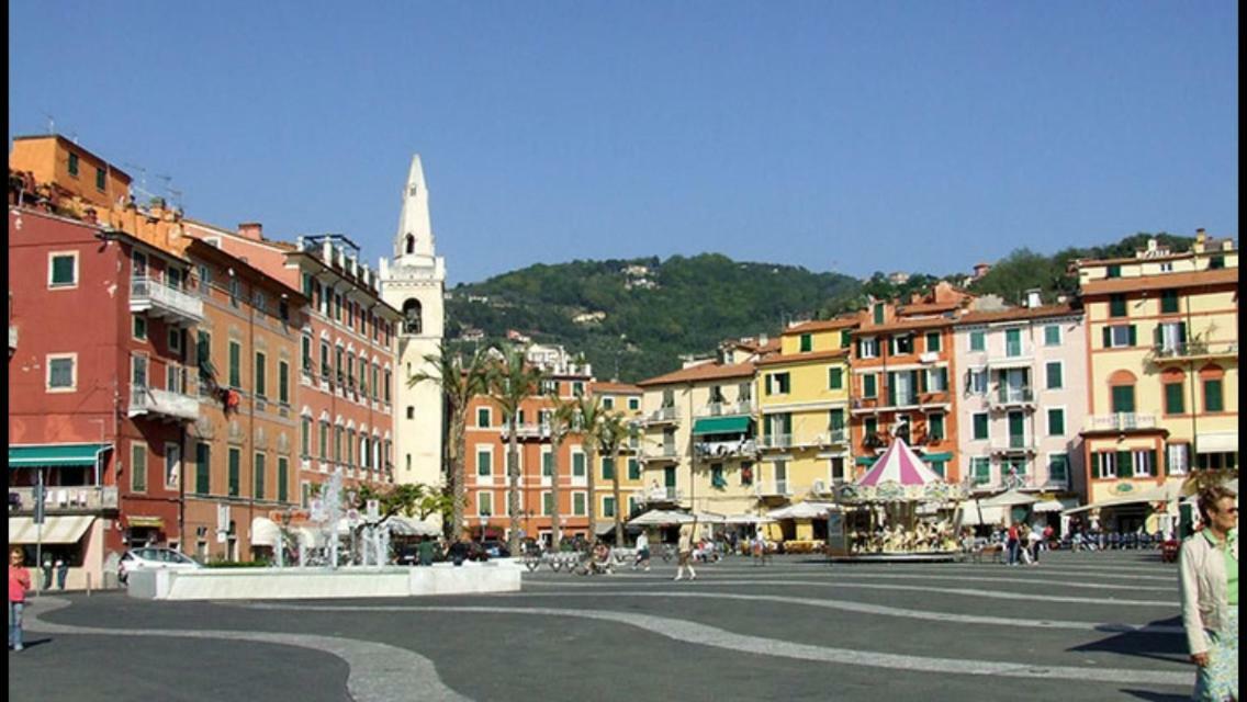 Appartement Cocoon, Atypical Flat In Historic Center & Breakfast à Sarzana Extérieur photo